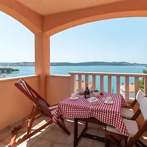 https://villa-tonina.hotels-in-trogir.com