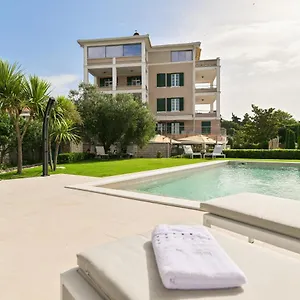 3* Bed & Breakfast Hresc I