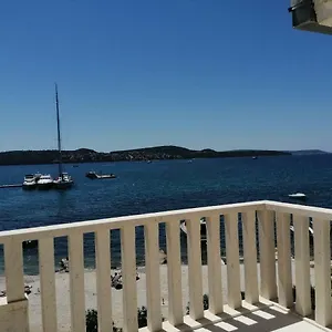 https://apartments-amor.hotels-in-trogir.com